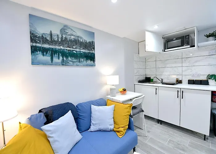 Cozy Studio Retreat In Vibrant Crystal Palace,