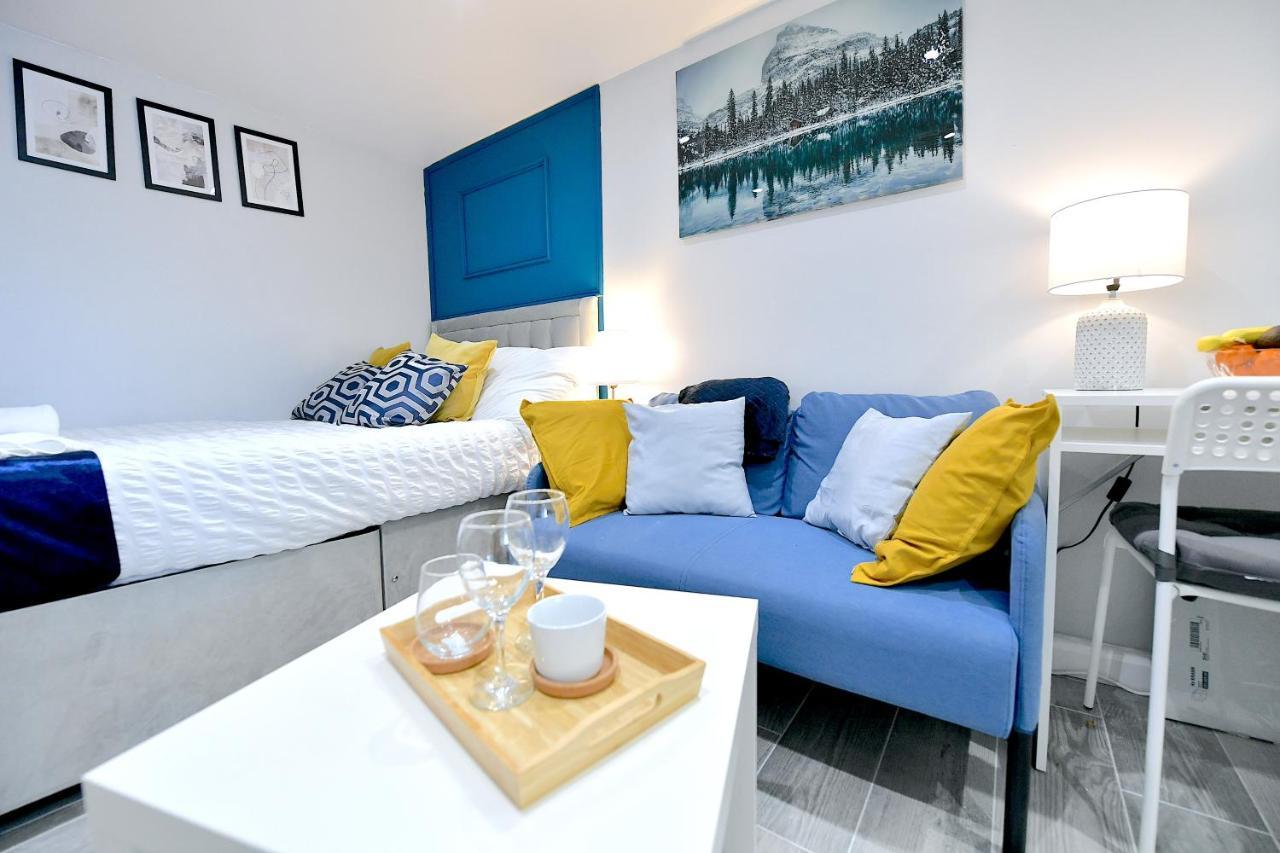 Cozy Retreat In Vibrant Crystal Palace, *