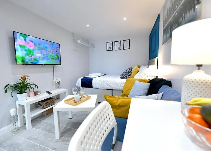 Cozy Studio Retreat In Vibrant Crystal Palace,