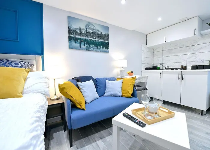 Cozy Studio Retreat In Vibrant Crystal Palace,