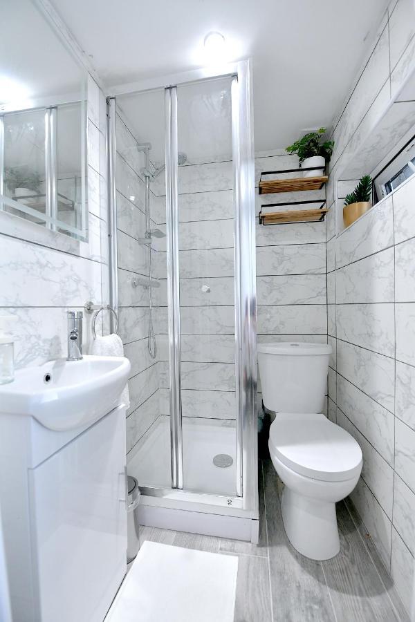 Apartment Cozy Retreat In Vibrant Crystal Palace,