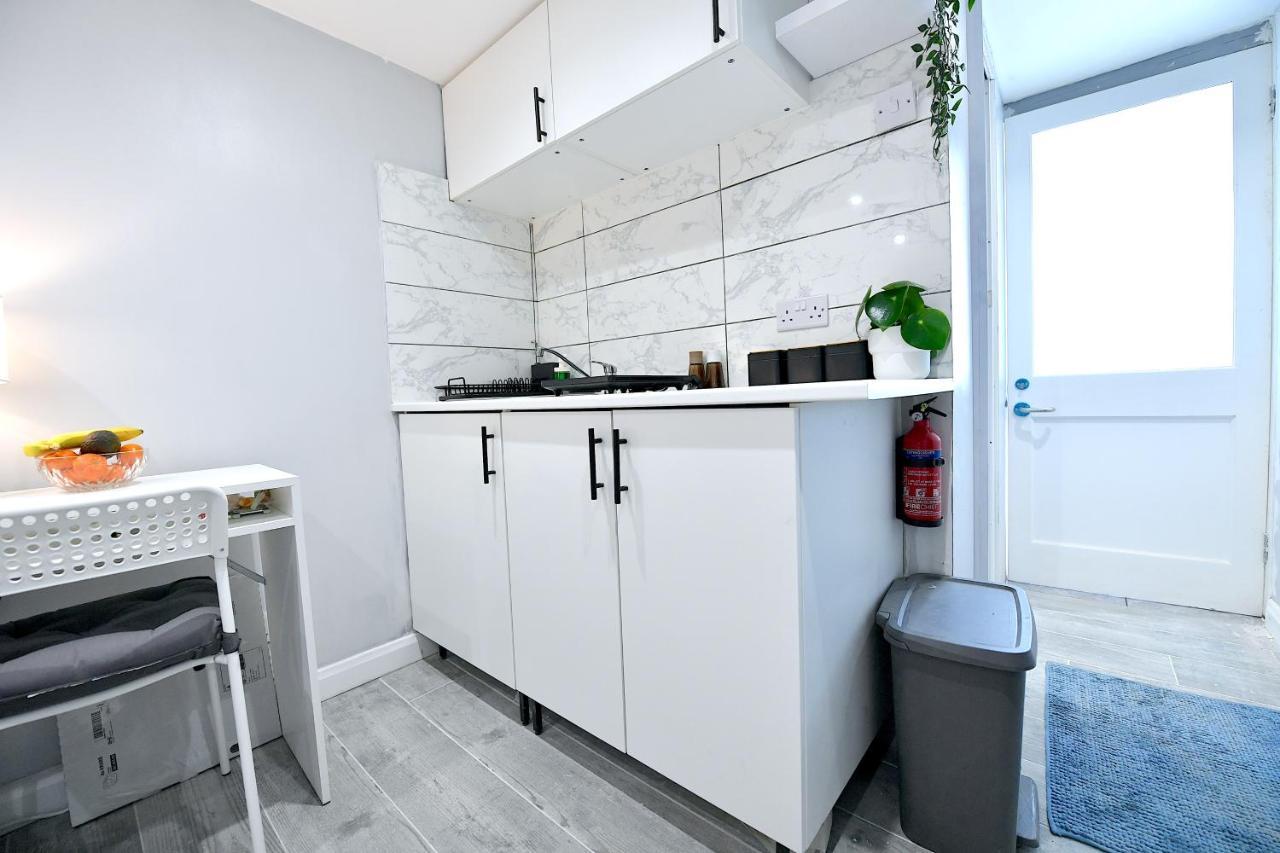 Apartment Cozy Retreat In Vibrant Crystal Palace, *